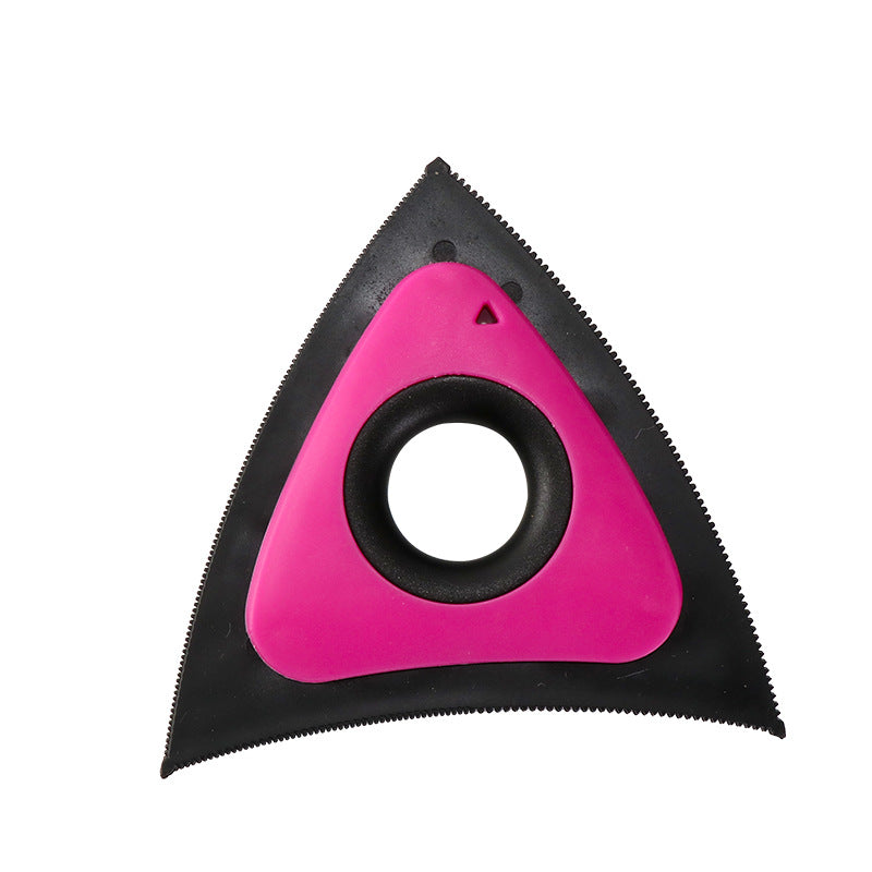 Removedor triangular rosa para pelos em sofás e tapetes
