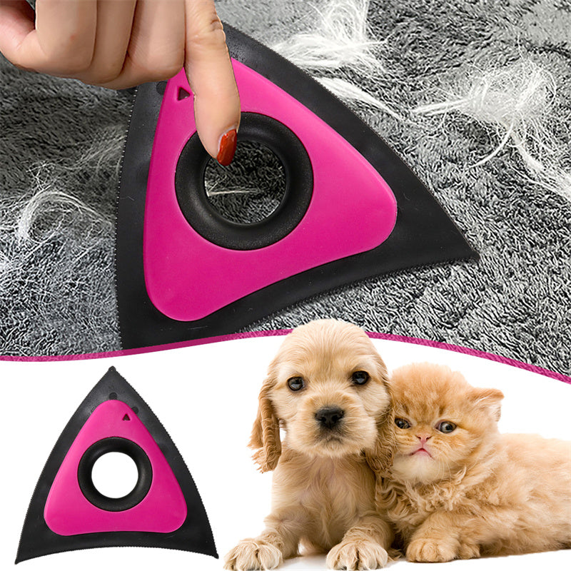 Removedor triangular rosa retirando pelos de uma superfície têxtil
